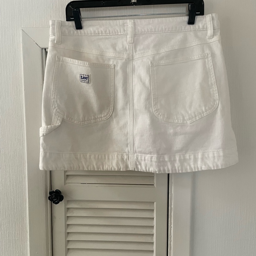 Lee Heritage Workwear White Jean High Rise Mini Cargo Skirt
Sz 12M - Picture 5 of 7